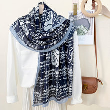 新款韩版春夏格子玫瑰围巾女薄款经典山茶花透气披肩出游防晒外搭