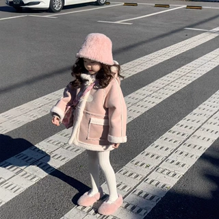 2025冬季新款 韩版童装 女童时髦连帽羊角扣皮毛一体外套麂皮绒衣