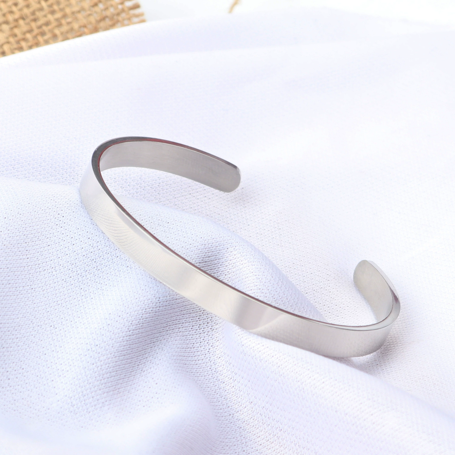 Hu He Jewelry Opening Adjustable Smooth Can Be Engraved Text Pattern Logo Stainless Steel Bracelet Factory Wholesale