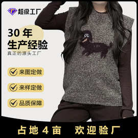 2025国内毛衣女秋冬高级感网红新款深灰卡通图案淘宝毛绒背心