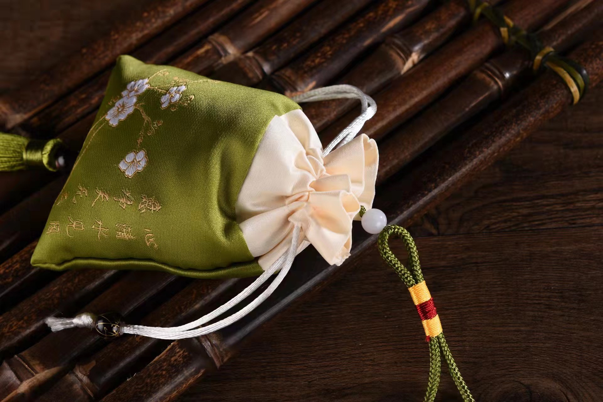 Mugwort Sachet Ai Cao 艾草 Embroidered Herbal Pouch for Car Hanging and Dragon Boat Festival Gift key features