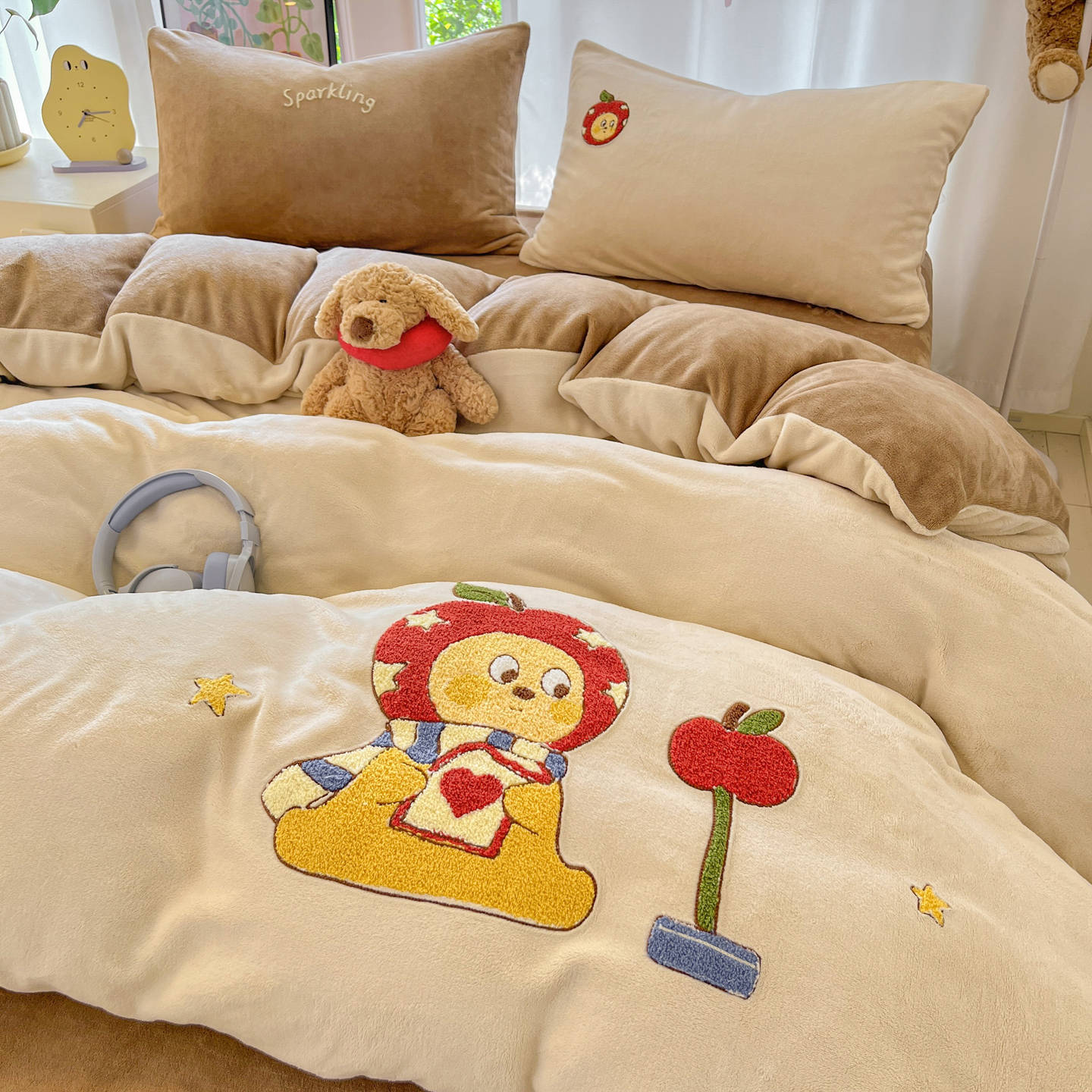 Invierno de dibujos animados de leche de seda cama de cuatro piezas en invierno de seda de coral calentamiento sábanas cubiertas de cama de tres piezas