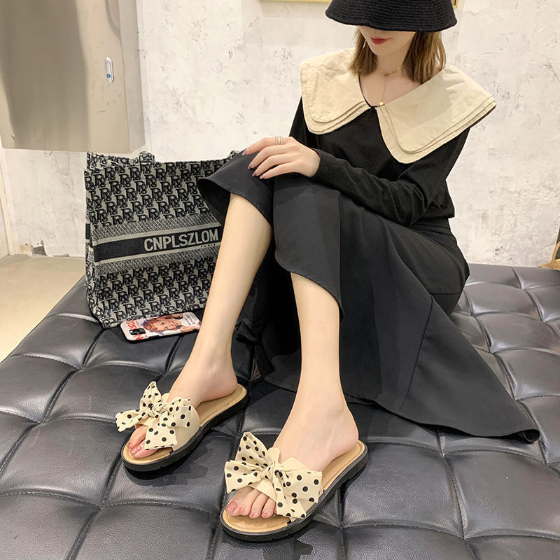 Nuevas pantuflas de mujer para verano, estilo coreano, diseño moderno de mariposa, para uso en exteriores, suela suave antideslizante, sandalias de playa para mujer, venta al por mayor.