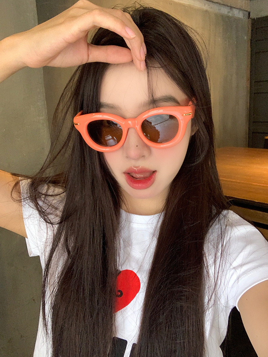 60g Weight Full Frame Glasses Structure Sunglasses Classification PC, UV400 Protection Lens Material Square Glasses Style Outdoor, Travel Occasion Solid Color Pattern All Seasons Season Unisex Gender Streetwear Style Streetwear Solid Color PC UV400 Protection Square Full Frame Women's Sunglasses 2