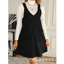 2024新款外贸爆款时尚通勤休闲显瘦V领口袋净色灯芯绒背带裙女装