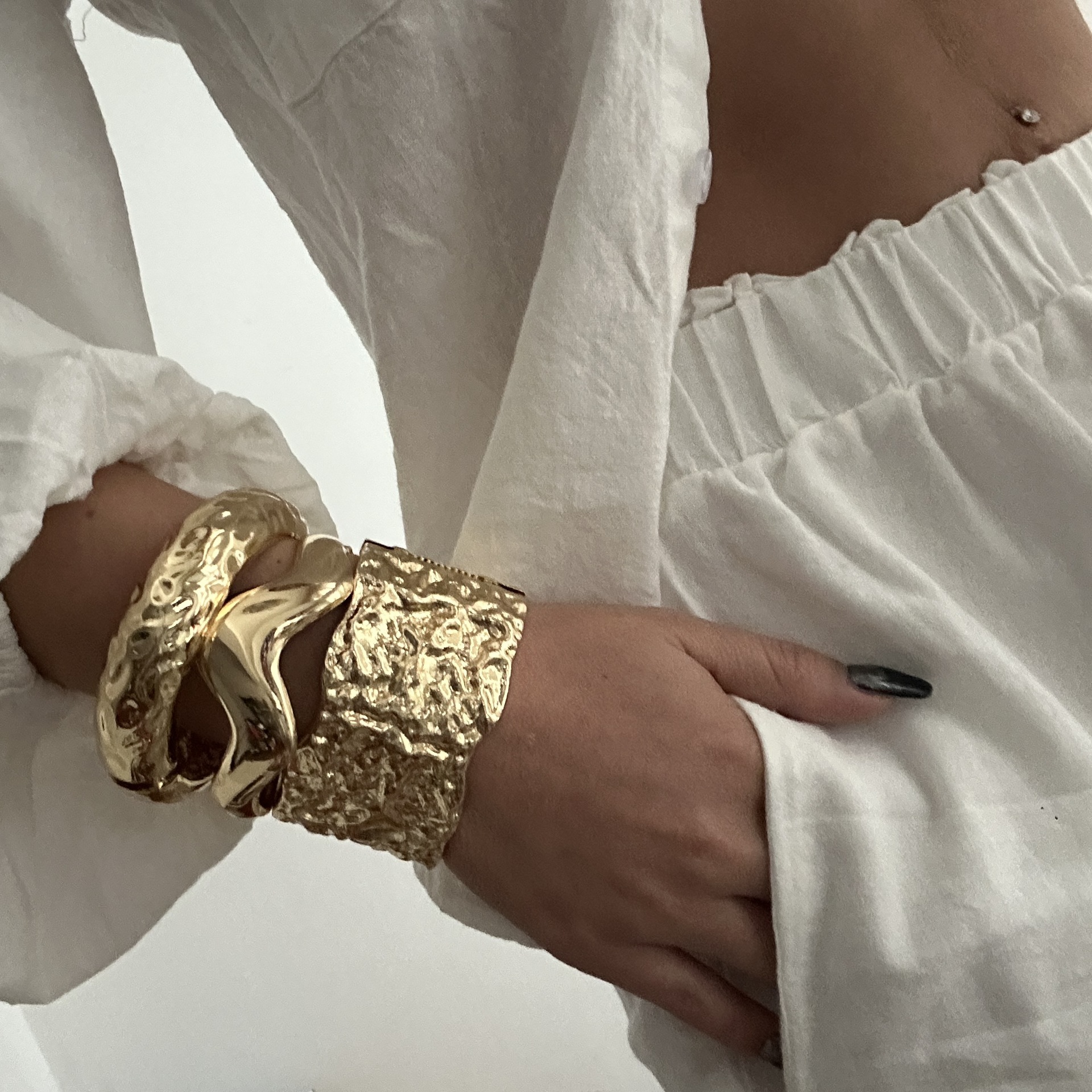 Exaggerated Solid Color Alloy Bangles Wholesale display picture 9