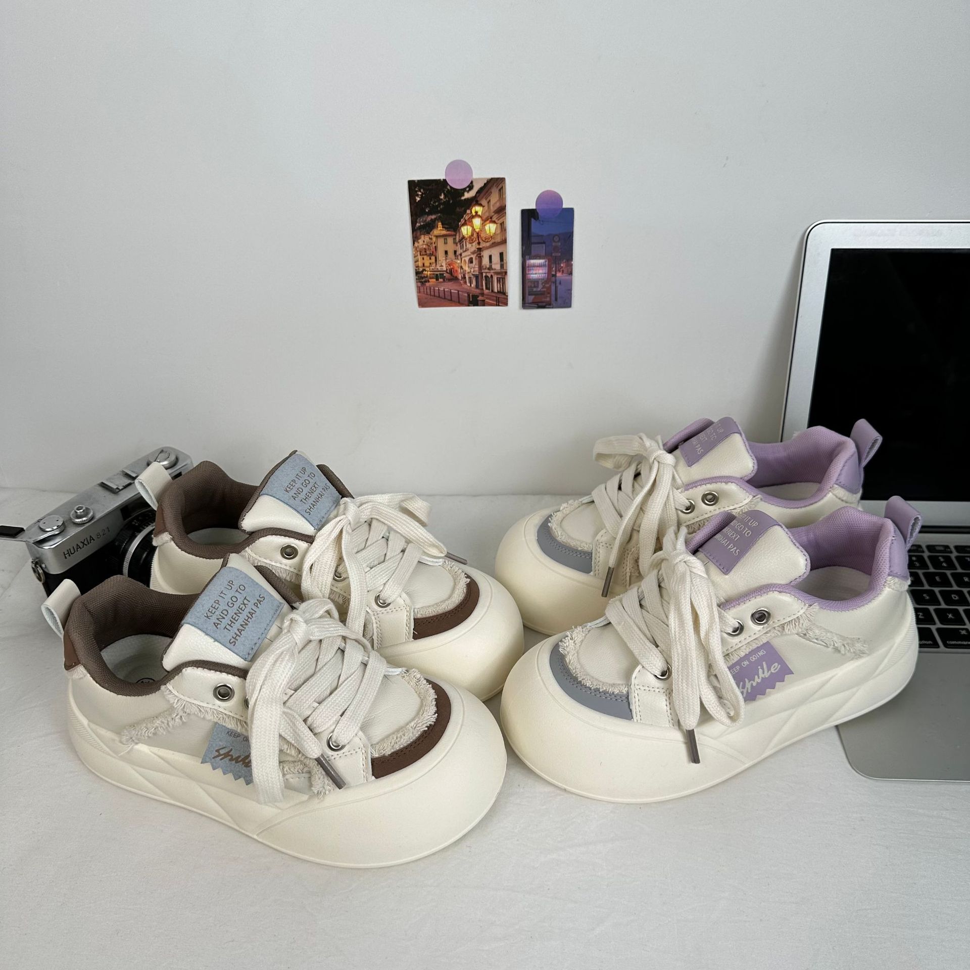 Yuanbo2025 primavera de zapatos de skate de altura de suela gruesa para estudiantes de estilo coreano, zapatos blancos de nicho, zapatos de moda