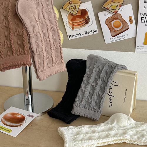 Autumn and winter retro socks for women mid-tube bubble mouth vertical striped socks solid color embossed black and white student JK style Lolita socks