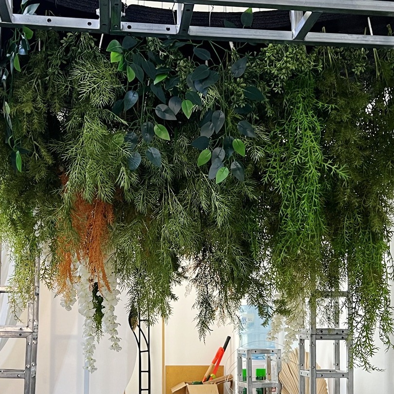 Boda suave techo planta verde techo hoja verde Mori salón de bodas decoración del Hotel Flor falsa venta al por mayor planta verde