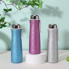 新しい高品質の氷の花魔法瓶カップ、チタンコーティングされたビジネスギフトチタンカップ、持ち運び可能なロープ付き、ポータブルコーン型コーラボトル