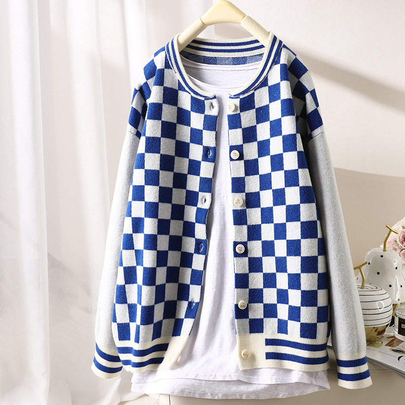 autumn universal chess with a round collar