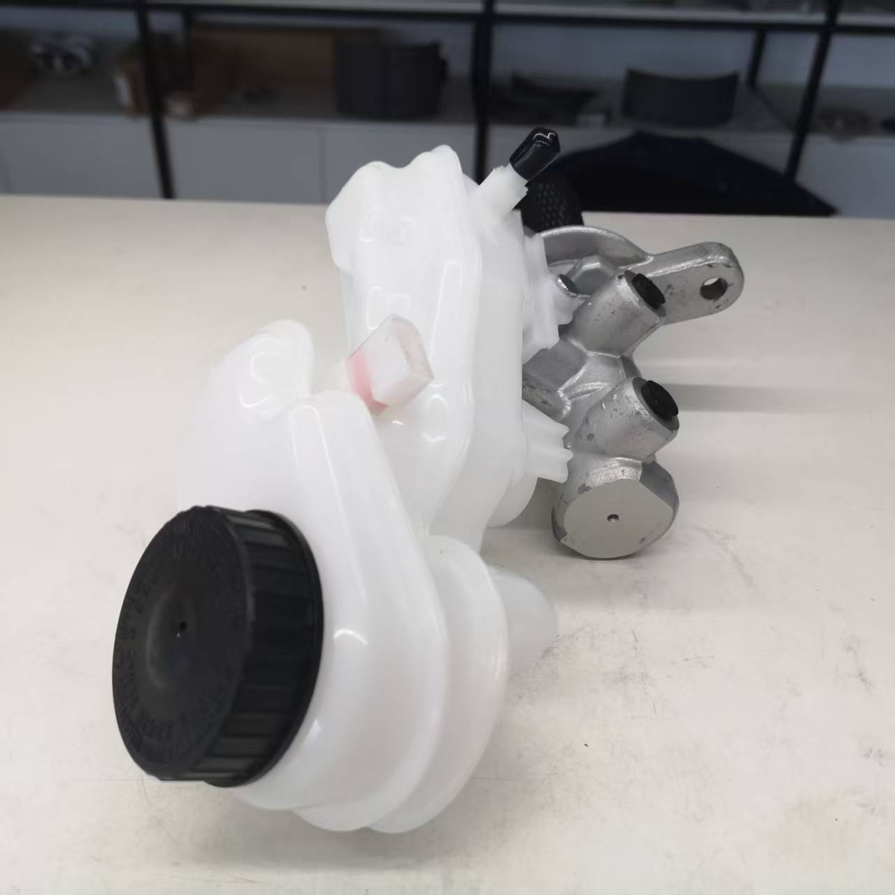 Suitable for Ford Ranger Bt50 Mazda 2.2 Pickup Brake Master Cylinder Ucya-43-40Za