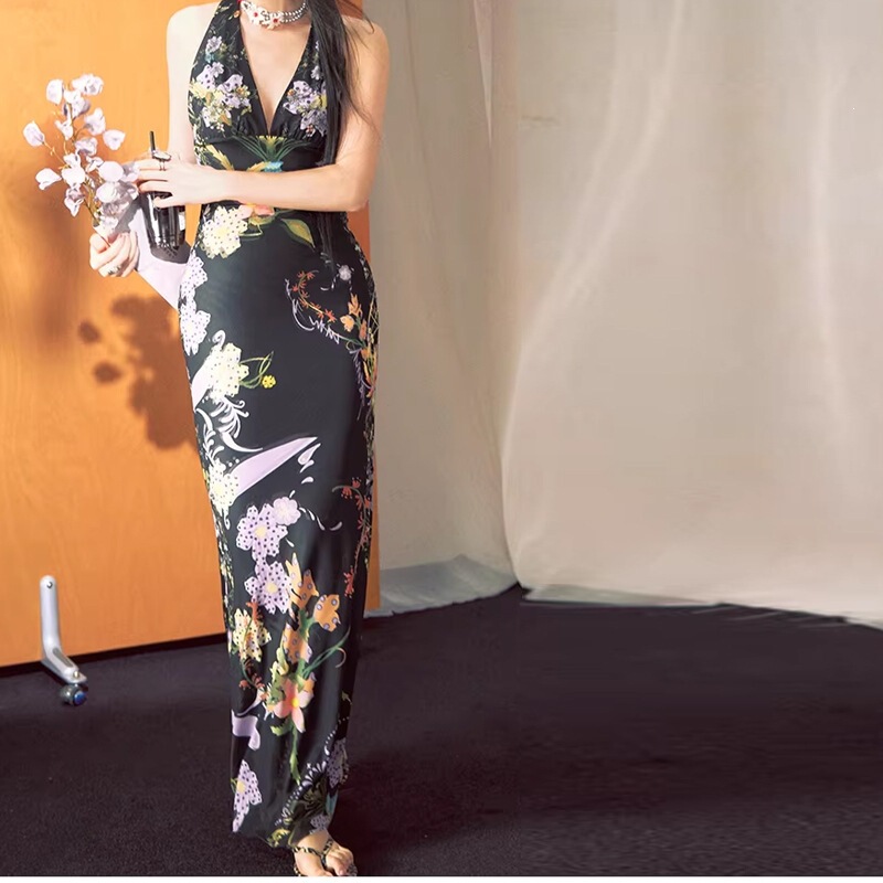In Stock: Vintage Hot Girl Style Halter Neck Printed Bodycon Long Dress, Deep V-Neck Waist-Cinching Slimming Vacation Dress for Spring and Summer In Stock: Vintage Hot Girl Style Halter Neck Printed Bodycon Long Dress, Deep V-Neck Waist-Cinching Slimming Vacation Dress for Spring and Summer