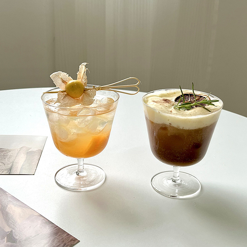 Taza de vidrio de boca ancha de pies altos de estilo ins Taza de café con leche americana de hielo Taza de bebida especial ligera y fina Taza de cóctel