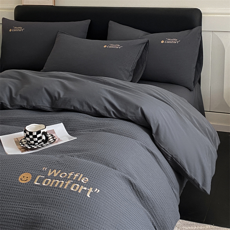 Estilo de clase A algodón waffle bordado de cuatro piezas conjunto simple 100 algodón hoja de cama edredón cubierta hoja equipada 4-piezas conjunto lote