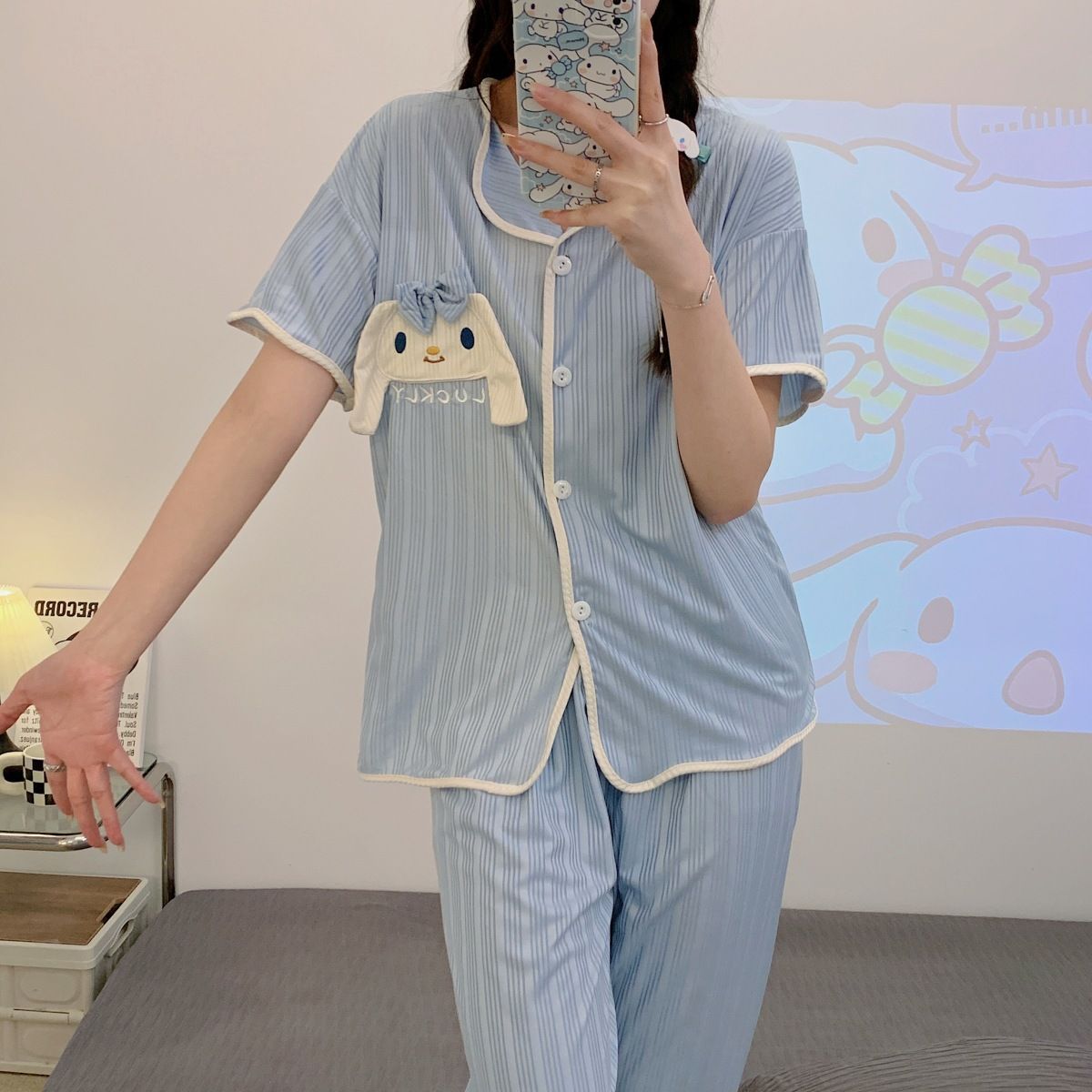 2023 nuevos pijamas de perro Yugui de dibujos animados de tres piezas de las mujeres linda chica ropa para el hogar traje al por mayor entrega