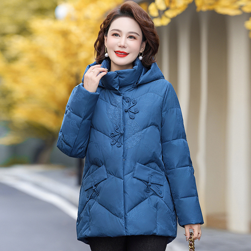 Brand 2024 New Winter Down Jacket for Middle-aged and Elderly Women's Western Style National Style Embroidery Baoming Mother's Winter Jacket Brand 2024 New Winter Down Jacket for Middle-aged and Elderly Women's Western Style National Style Embroidery Baoming Mother's Winter Jacket
