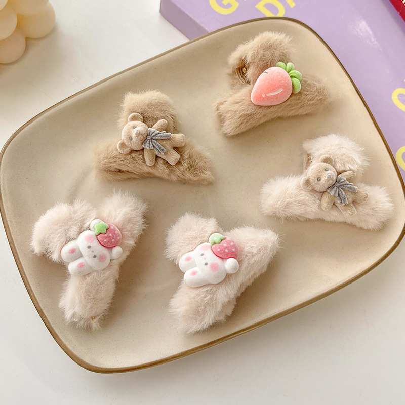 Autumn and Winter plush cute cartoon clip female bangs forehead broken hair side hairpin small size shark clip headdress Autumn and Winter plush cute cartoon clip female bangs forehead broken hair side hairpin small size shark clip headdress