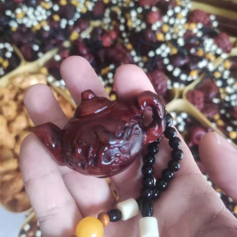 工場卸売紫檀手彫り木彫り貔貅財神ペンダント工芸品、ライブストリーミングや屋台で人気商品|undefined