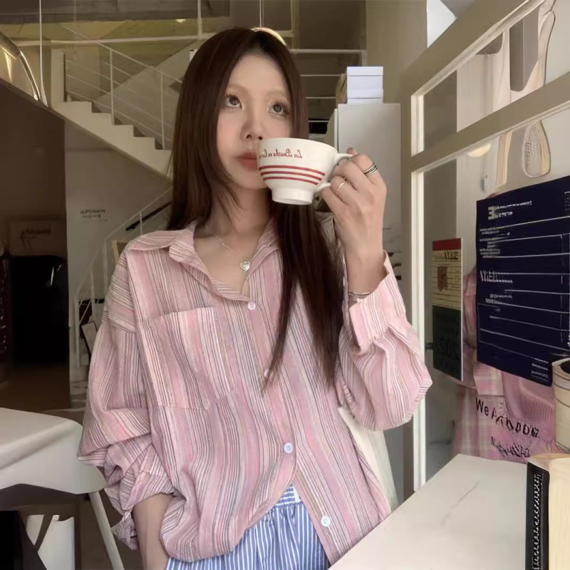 ピンクのストライプの長袖のシャツの女性の薄いタイプの韓国版のカジュアルで怠惰な風の復古的な日焼け止めのシャツの女性の上着のコートのファッション|undefined