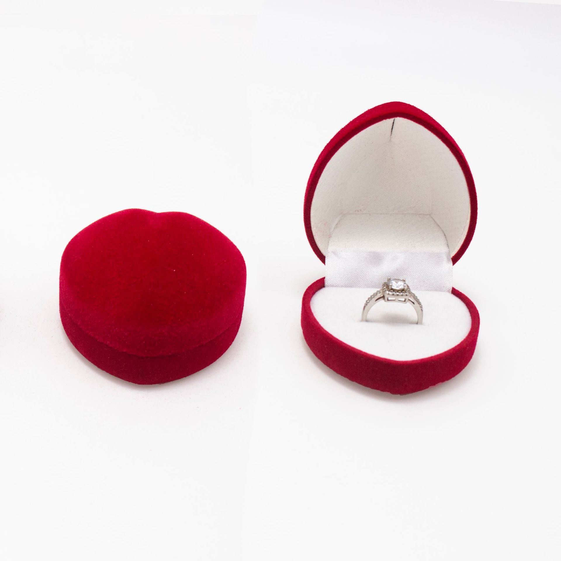 Caja de anillo grande en forma de corazón; 60*58*37mm