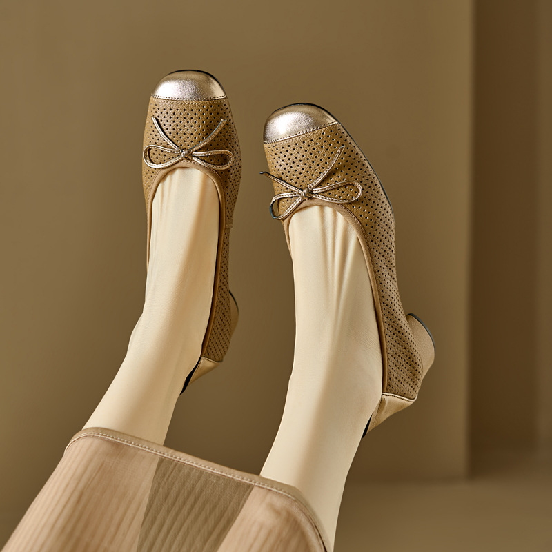 Sandal nữ da cừu miệng nông đục lỗ gót thô thấp phong cách Xiaoxiangfeng — Màu nâu