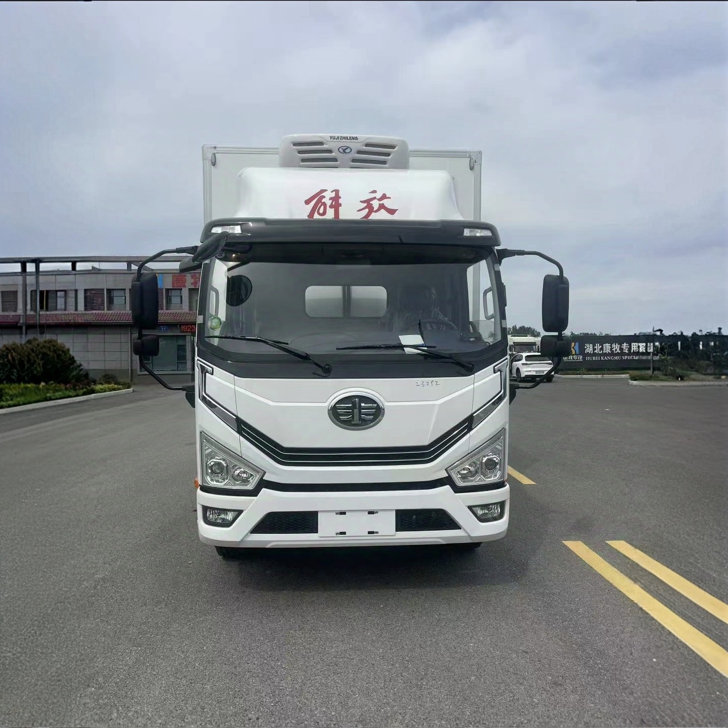 解放虎VN4.2米排半冷藏车 生鲜蔬果冷链车 支持分期