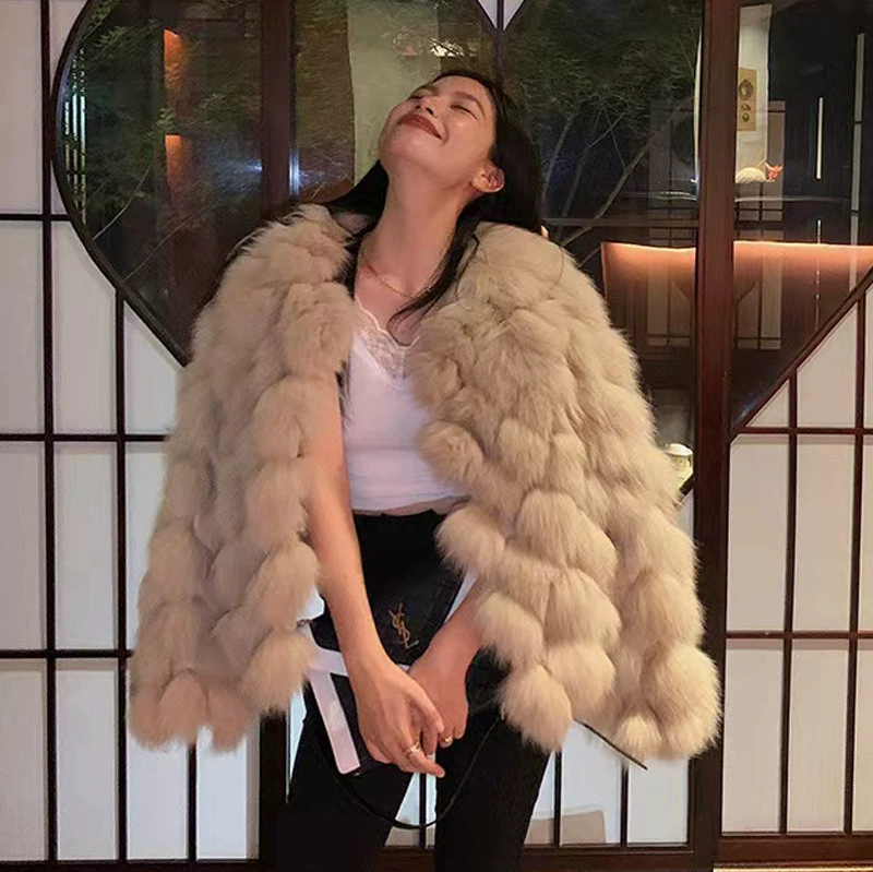 COCO Fur Yaochi Fairy осень-зима 2024 новое пальто из меха с V-образным вырезом для молодых женщин, короткое меховое пальто