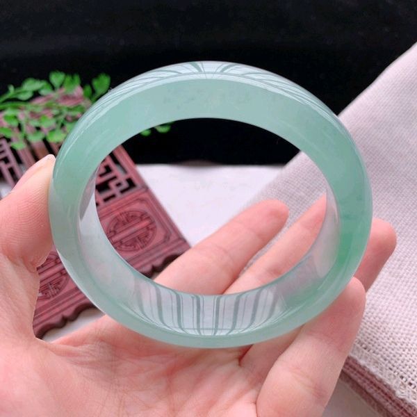 Vòng tay ngọc bích tự nhiên Myanmar A cao cấp, đường kính trong 53–62 mm chi tiết 1