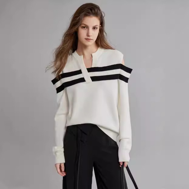 French Off-Shoulder V Neck Design Pullover Wool Knitwear for Women 2024 Spring New Black and White Splicing Ribbed Top