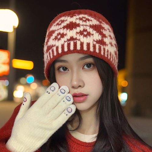 Designer high-end vintage plaid knitted fisherman women's winter retro all-match warm ear protection woolen hat