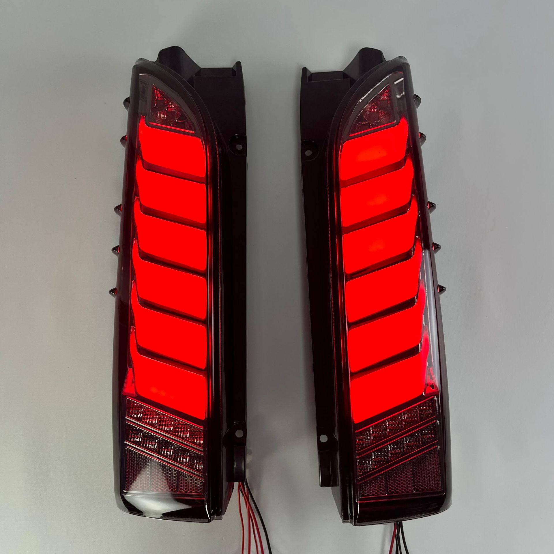 Suitable for Toyota Hiace 200 series (2005-2018) car tail light modification to LED tail lights with sequential brake lights