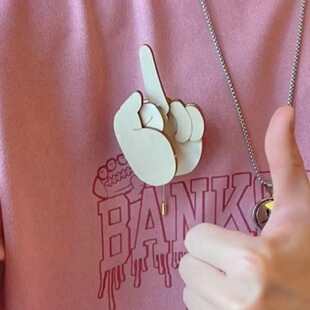 �羳��ƷFunnyWoodenFingerBrooch����վľ��ָ���ľˇ