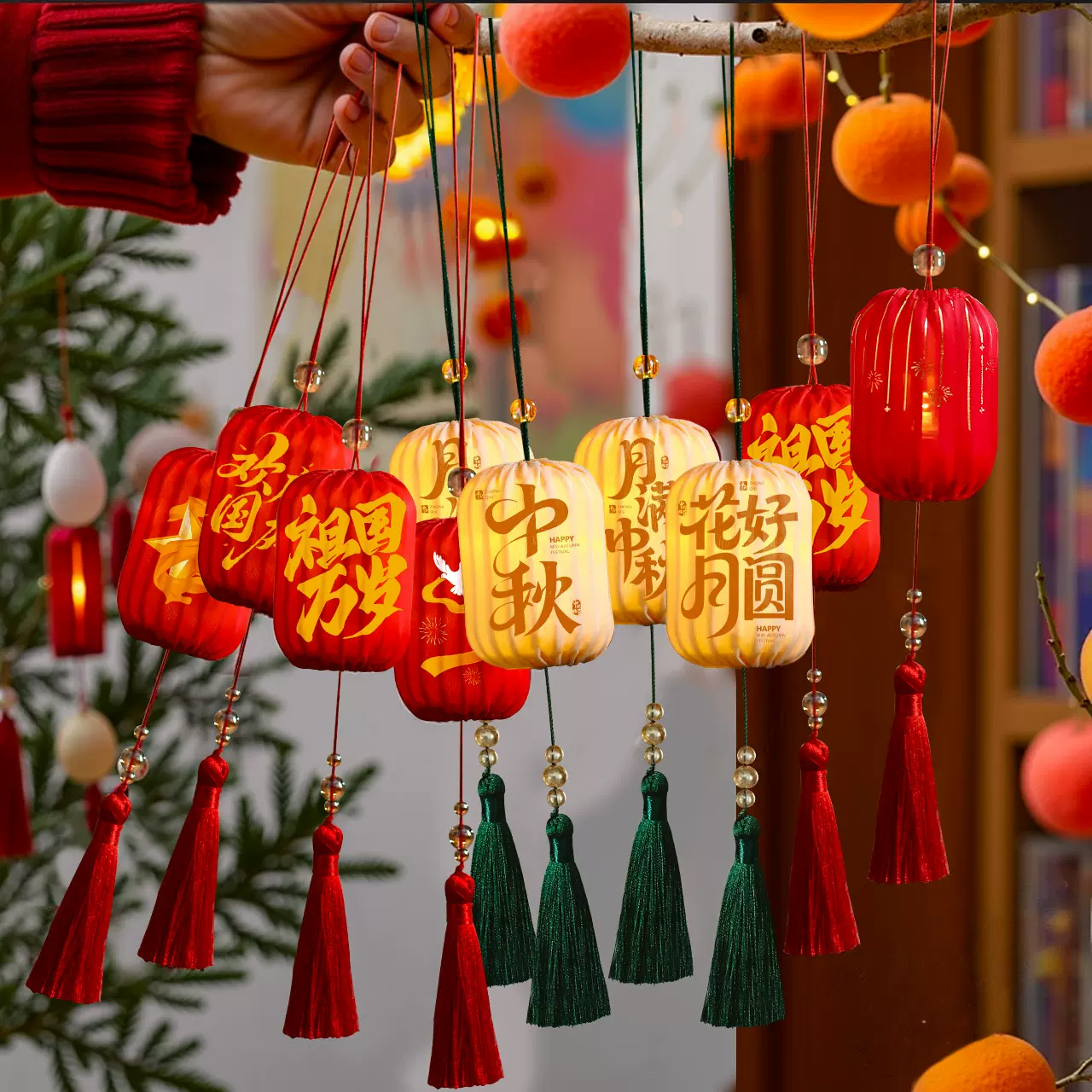 中秋节灯笼挂饰2025新款国庆节小灯笼户外商场场景发光宫灯装饰品