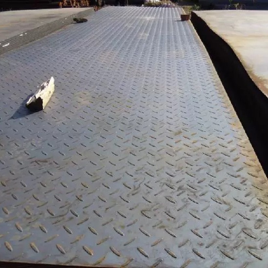 东北辽宁沈阳花纹板厂家批发 热轧花纹钢板Q235B防滑花纹镀锌踏步