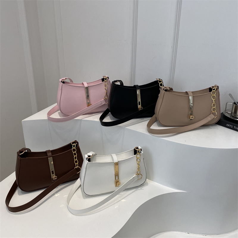 Bolso simple coreano para mujeres otoño / invierno 2024, nuevo estilo de moda retro bolso de brazo francés, textura exterior, bolso de lujo ligero para mujeres.