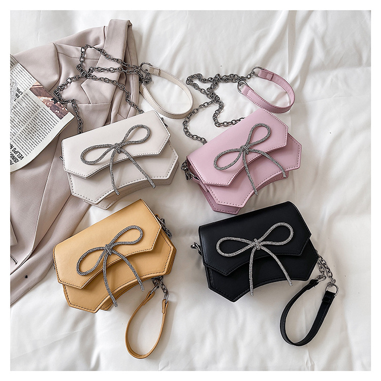 Women's Small Pu Leather Solid Color Classic Style Shell Magnetic Buckle Shoulder Bag Crossbody Bag Chain Bag display picture 2