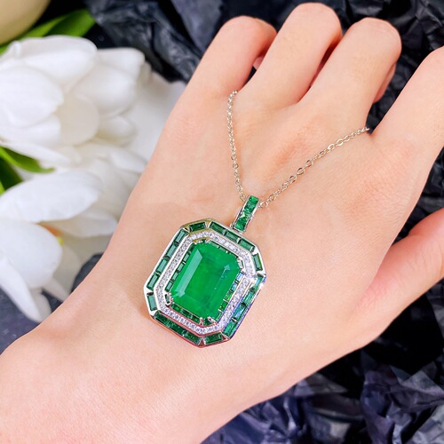 Brand New Elegant Craftsmanship Emerald Pendant Necklace with Cotton, High-End Crystal Green Diamond Watch Strap Bracelet