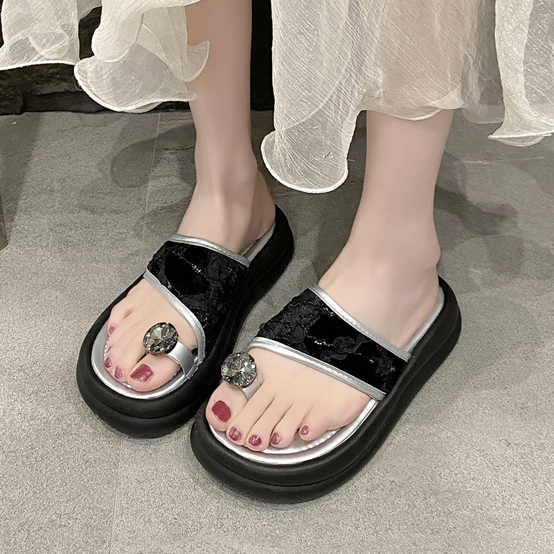 女性の夏のアウターウェア用の厚底スリッパ、新しいスタイル、美しいラインストーンのビーチサンダル、スカートと合わせてファッショナブルで多用途、ビーチサンダルとスリッパのトレンド|undefined