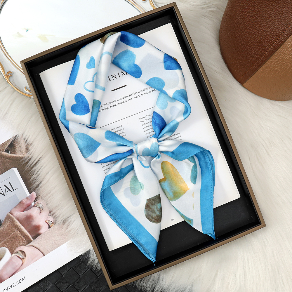 Bufanda de seda japonesa pequeña, fresca, verde 70, con sentido de la atmósfera, bufanda de mujer, bufanda, bufanda de seda dulce, regalo de mano