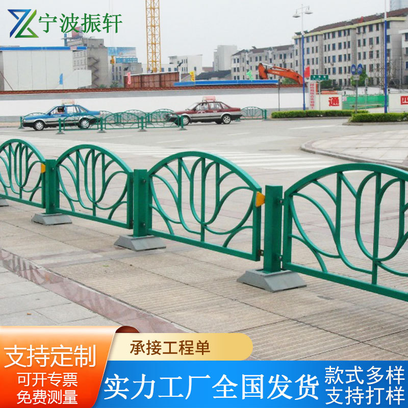 铁艺锌钢弧形道路中间隔离栏塑钢防护栏城市道路防撞栏杆交通隔离