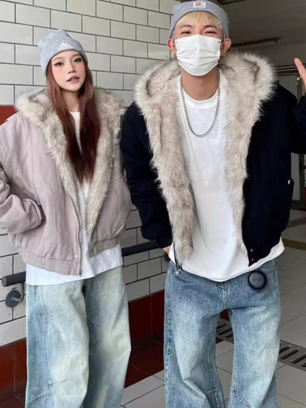 冬の座敷の山の彫刻は帽子の襟の綿入れの服の男性のアメリカ式の復古の構造のゆったりしていることを覆います。|undefined