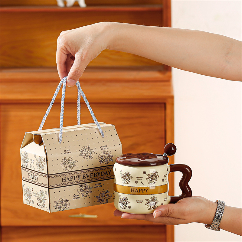 Flores retro tazas de alta sensación de marca de oficina simple para el hogar tazas de agua de niñas con tazas de desayuno de pareja de café con tapa