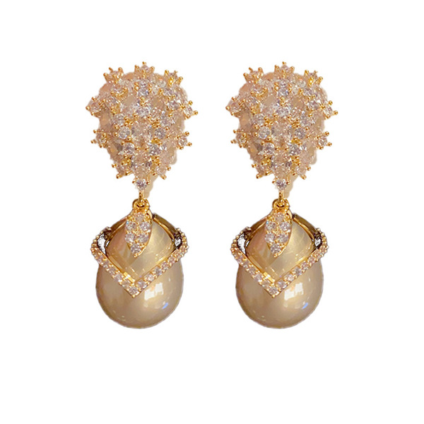 Elegant shiny retro earrings pearl with zircon