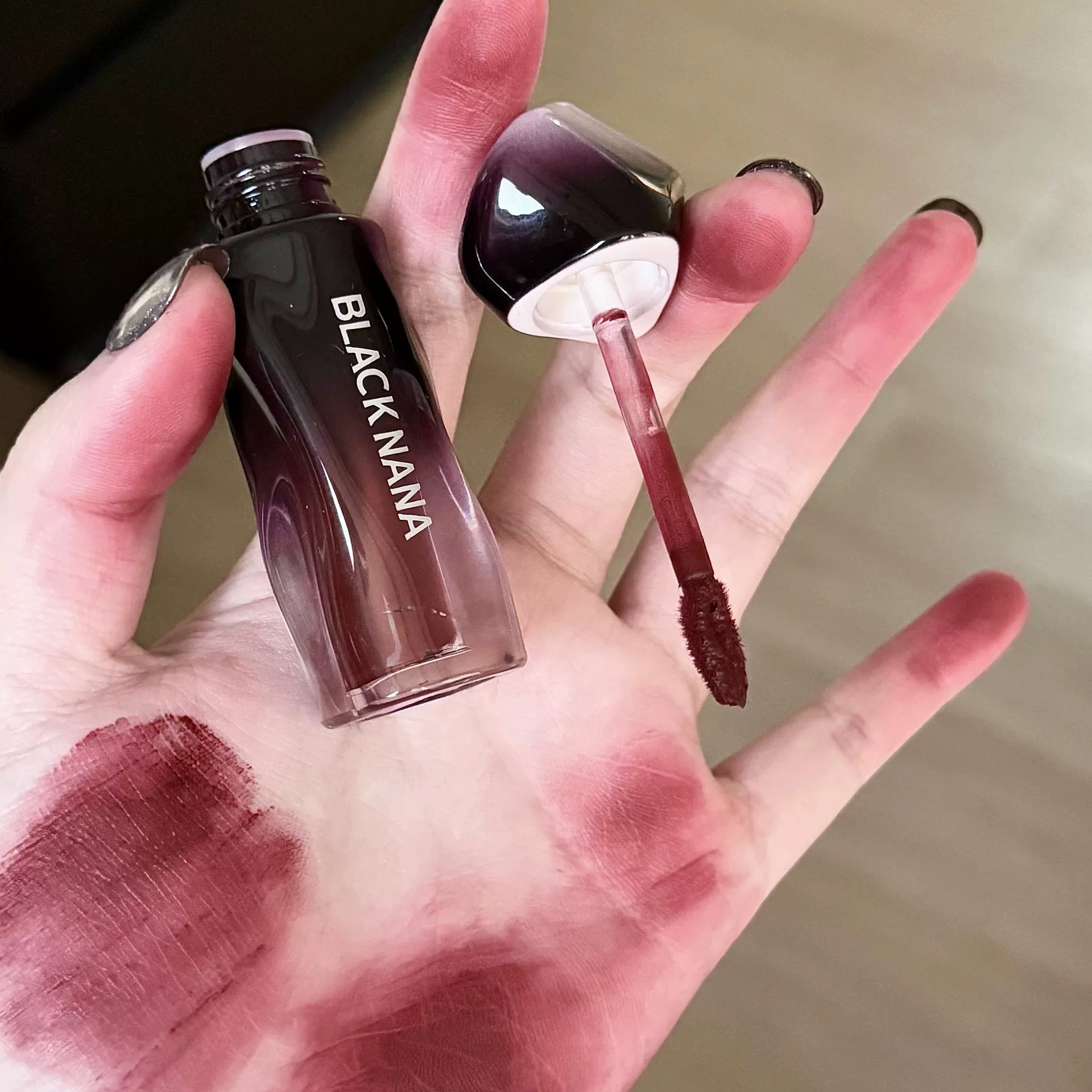 BLACK NANA Matte lipstick, translucent shading
