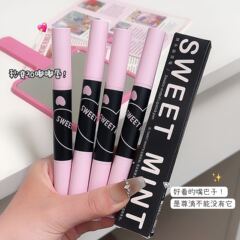 SWEETMINTダブルヘッドのリップクリームのリップクリームの二合一の唇の形の霧の顔のつや消しのダブルヘッドのリップの線のペン