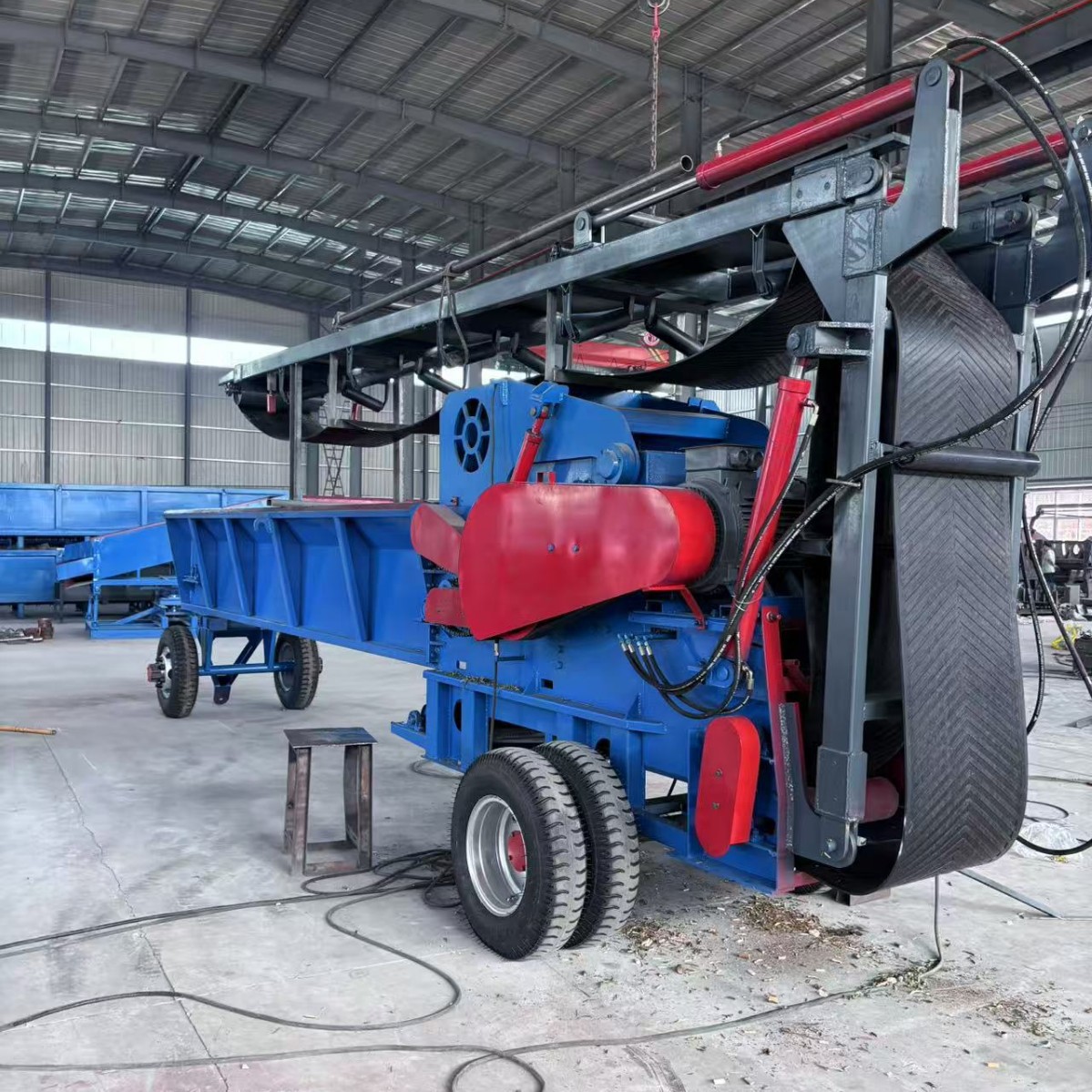 移动木料木柴边角料木料木材综合粉碎机大型树木头破碎机工业用