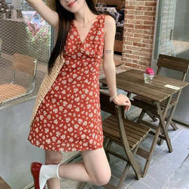 红色复古碎花吊带连衣裙女夏季新款纯欲法式气质V领港风短裙子潮