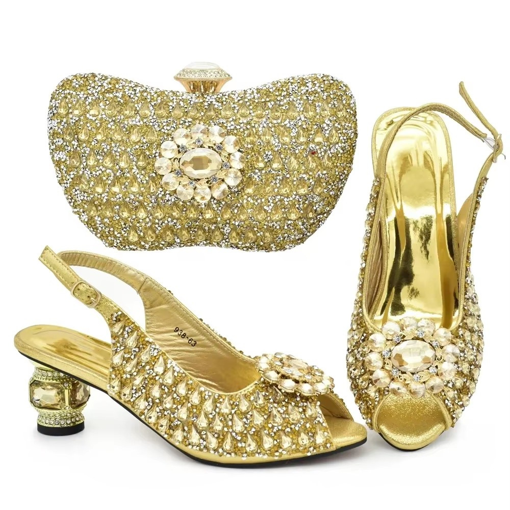 The party is paired with rhinestone round head fish mouth sandals and light hand bag set with large flash diamonds_voghion.com