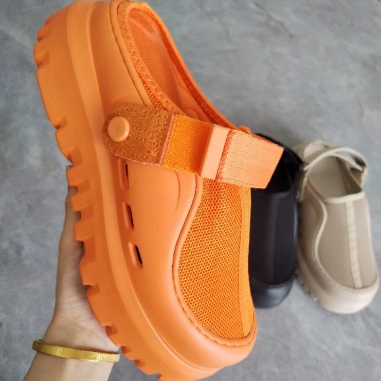 2025 новых мужских пляжных шлепанцев на толстой подошве с увеличенной высотой, на липучке, из сетчатой легкой ткани, парные, в одном стиле.